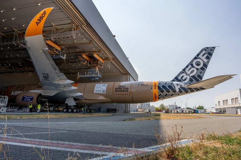 El primer prototipo del Airbus A350F (MSN700) con su nueva librea. Foto: Airbus